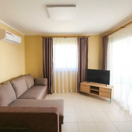 Carisa Gardens Apartment *